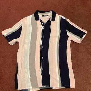 Men’s button down collared shirt
